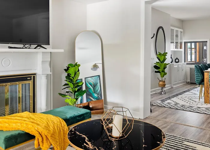 Contemporary Loft 5-min To Downtown Frühstückspension *