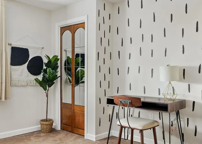 Contemporary Loft 5-min To Downtown Frühstückspension